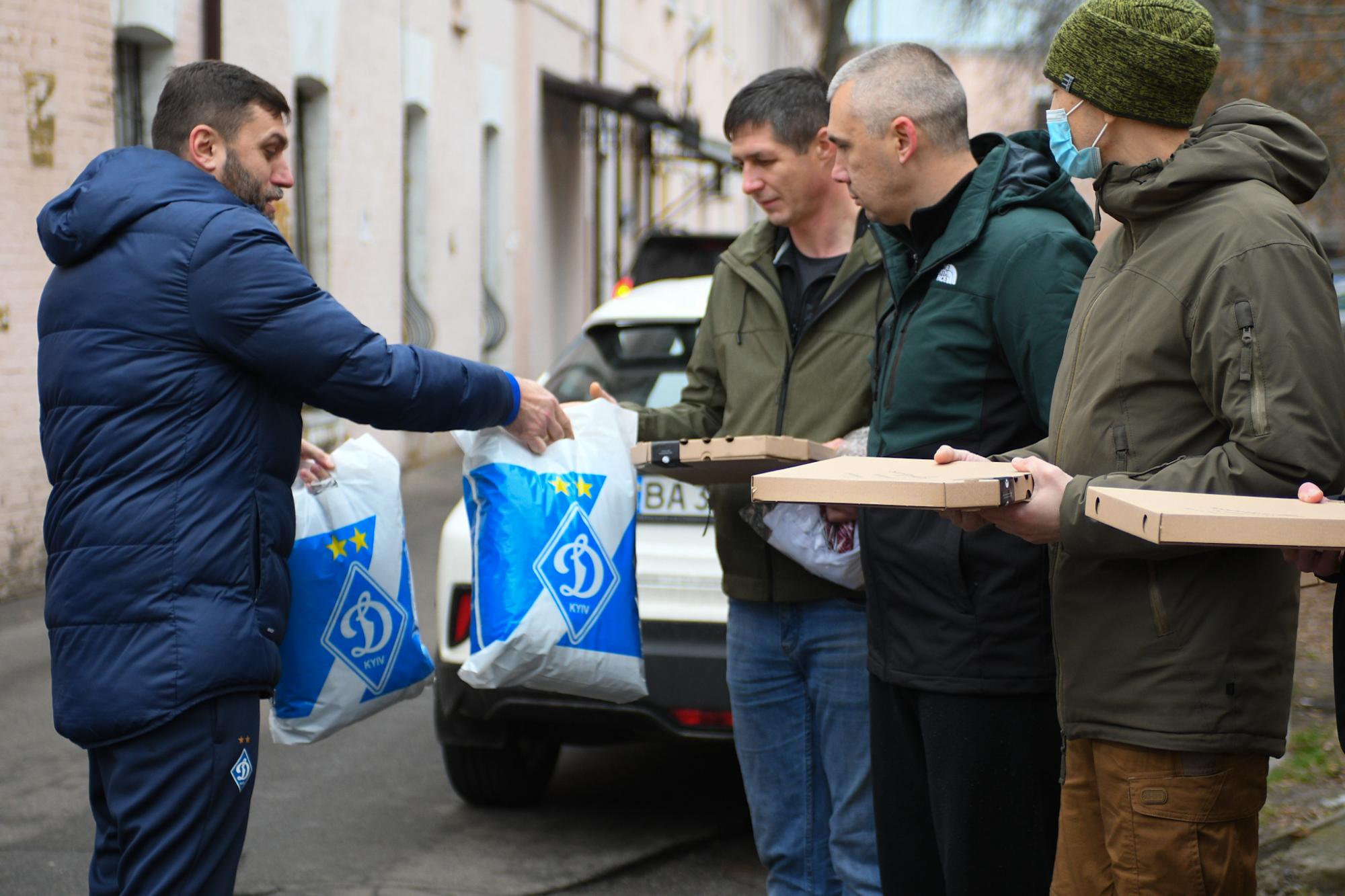 "Динамо" привітало з днем ЗСУ військовослужбовців у шпиталі